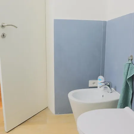 Renovated Apartment With Balcony In San Lorenzo - With Elevator Genoa Exterior photo