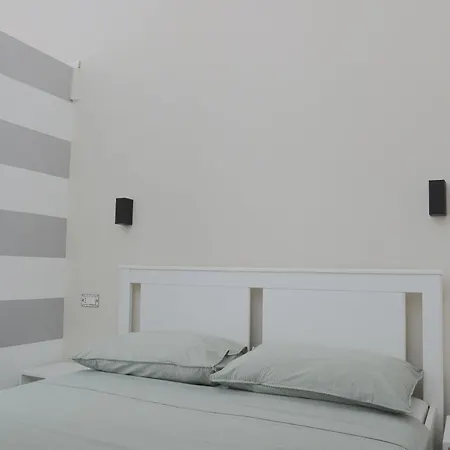 Renovated Apartment With Balcony In San Lorenzo - With Elevator Genoa Exterior photo