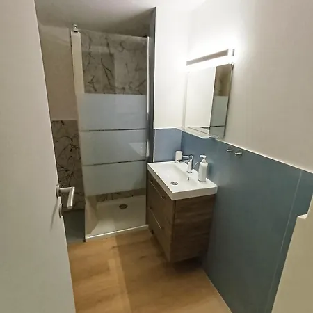 Renovated Apartment With Balcony In San Lorenzo - With Elevator Genoa Exterior photo