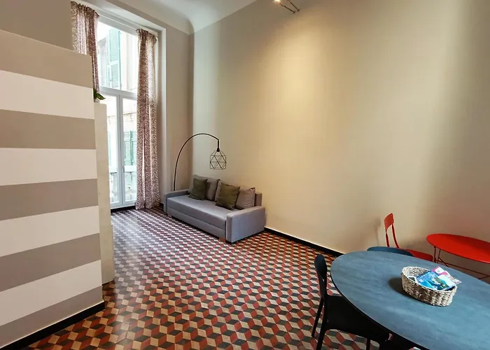 Renovated Apartment With Balcony In San Lorenzo - With Elevator