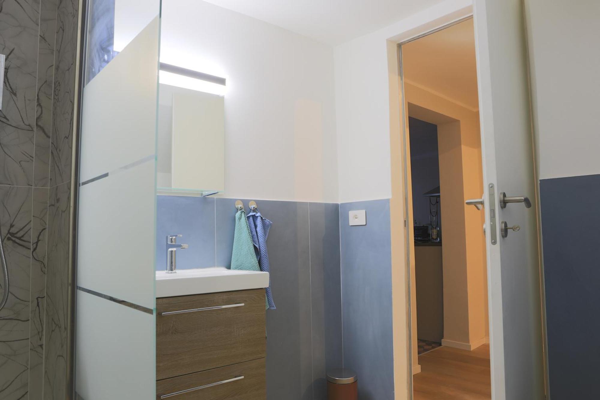 Renovated With Balcony In San Lorenzo - With Elevator Apartment *