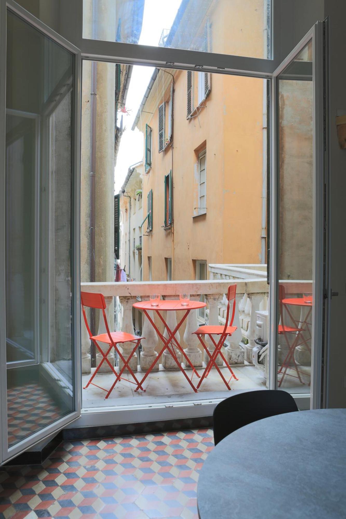 Renovated With Balcony In San Lorenzo - With Elevator Apartment *