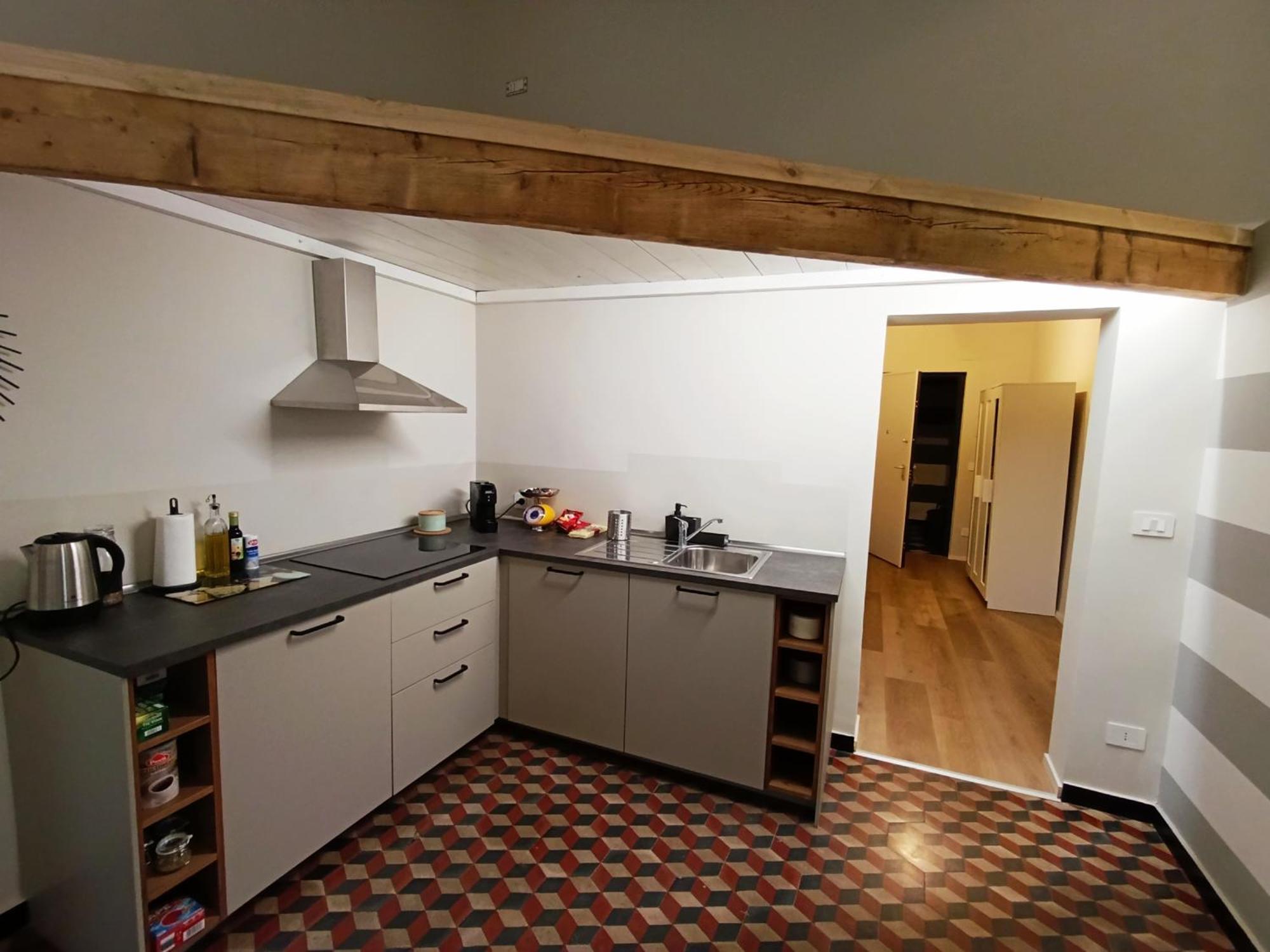 Renovated With Balcony In San Lorenzo - With Elevator Apartment